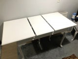 Beyaz mutfak masası